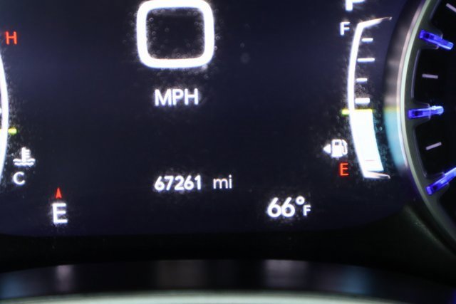 Used 2024 Chrysler Pacifica Touring-L image 36