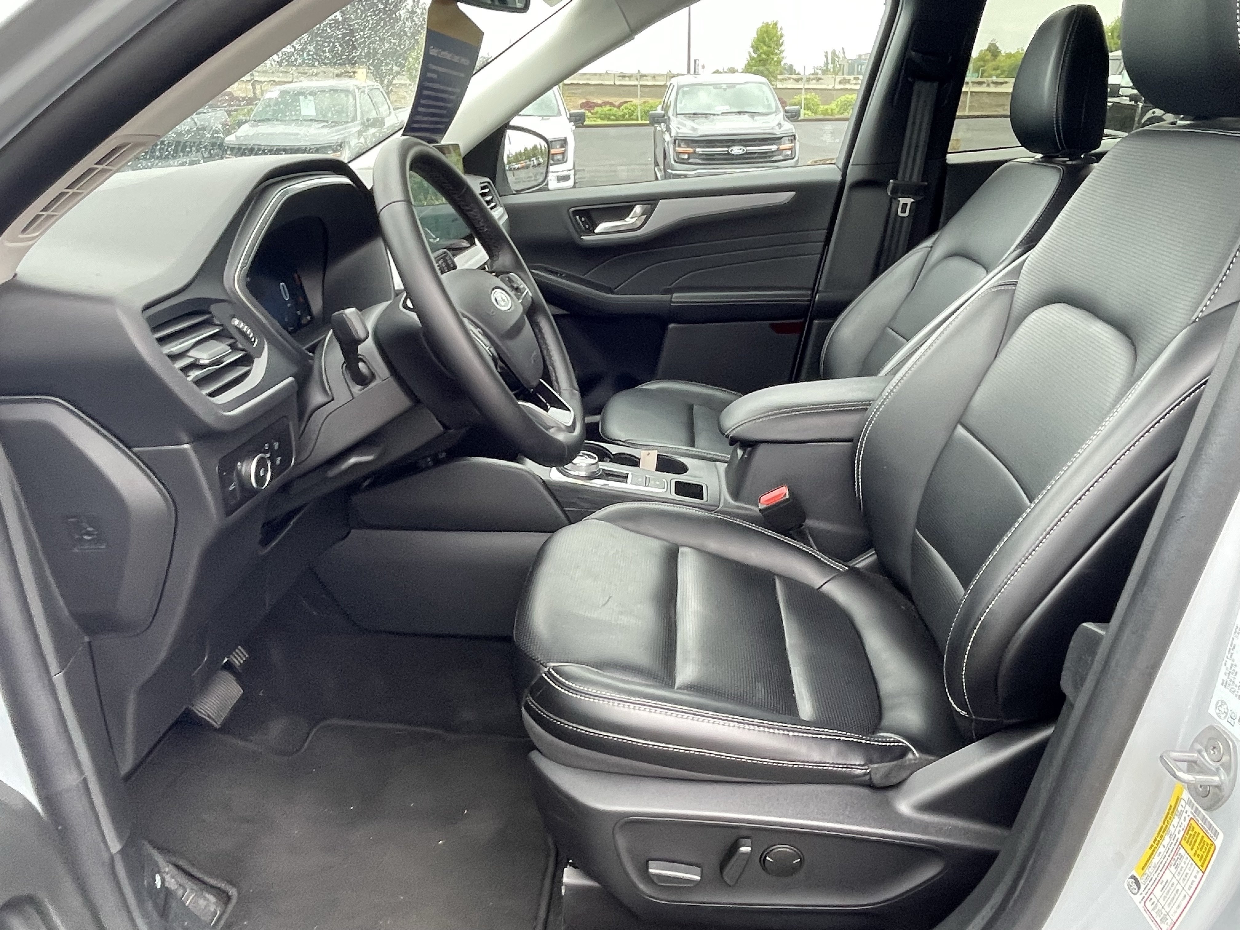Certified 2025 Ford Escape Platinum AWD/4WD image 7