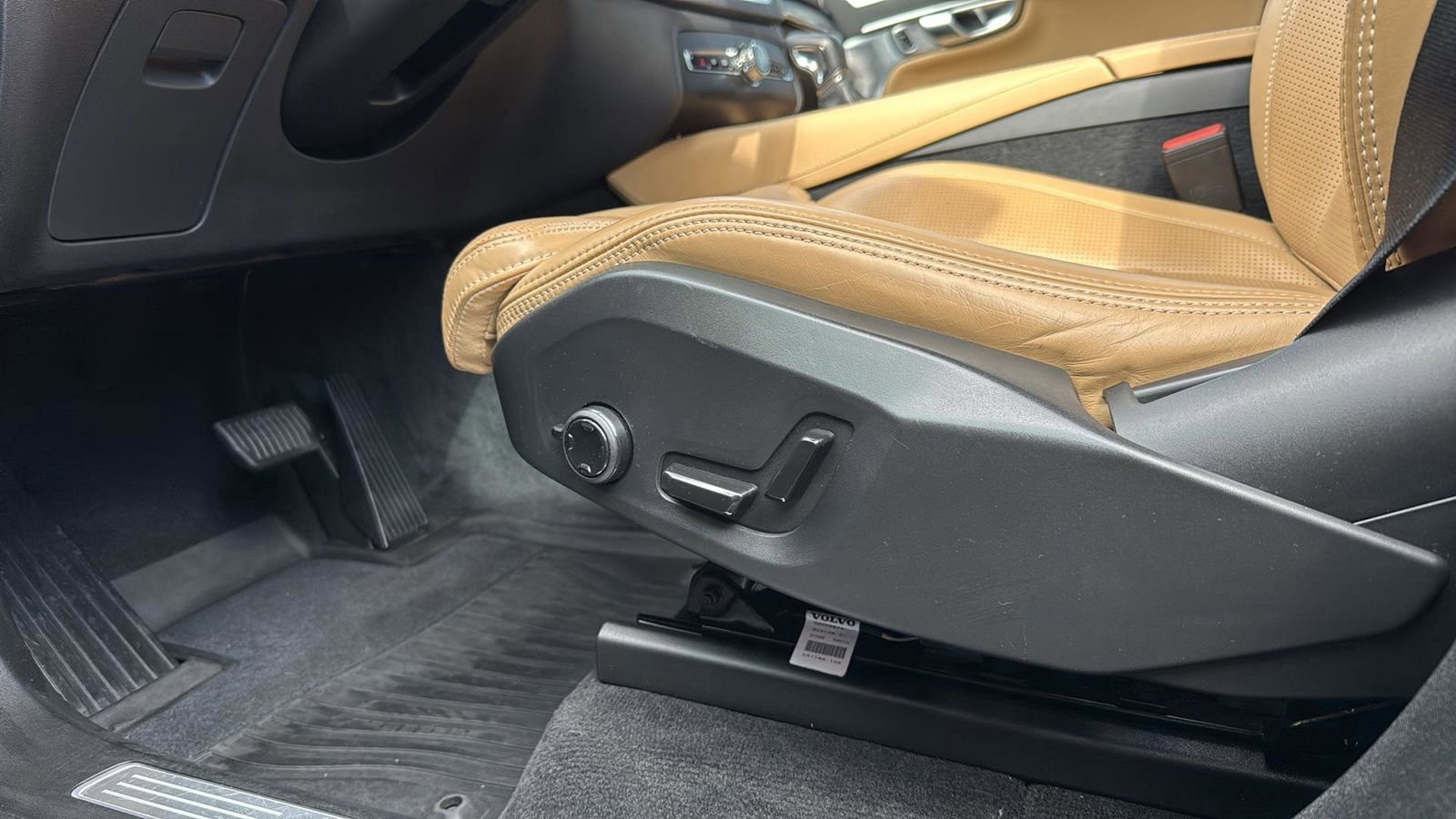 Used 2022 Volvo XC90 T6 Inscription w/ Lounge Package image 8