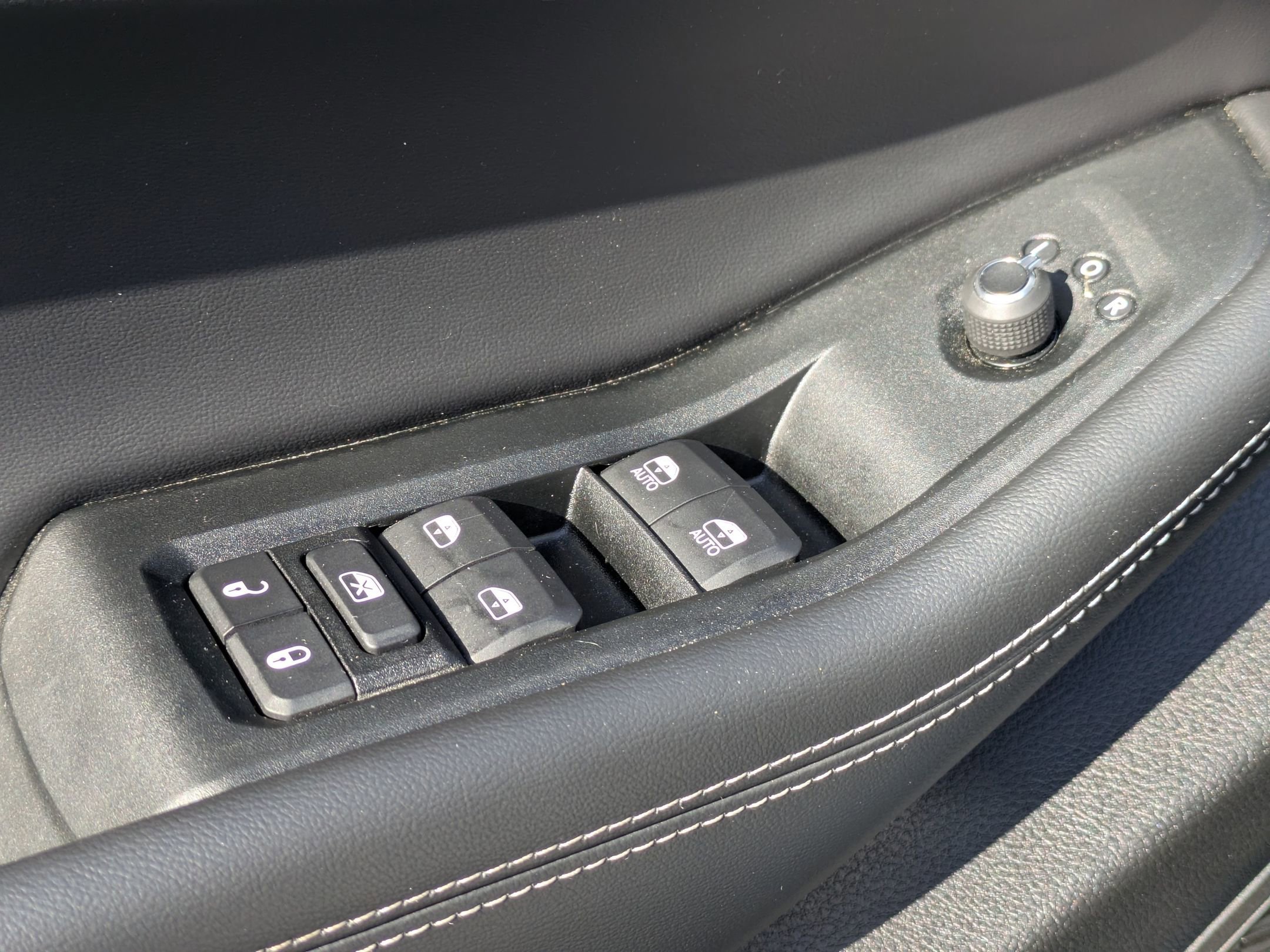 Used 2025 Jeep Grand Cherokee Laredo w/ Luxury Tech Group I image 11