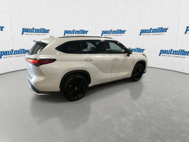 Used 2023 Toyota Highlander XSE FWD image 11