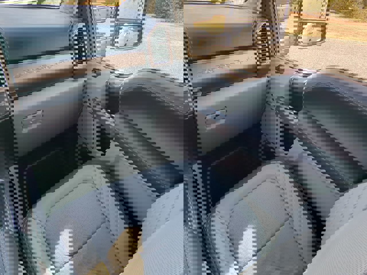 Certified 2022 Ford F250 Limited w/ FX4 Off-Road Package image 14