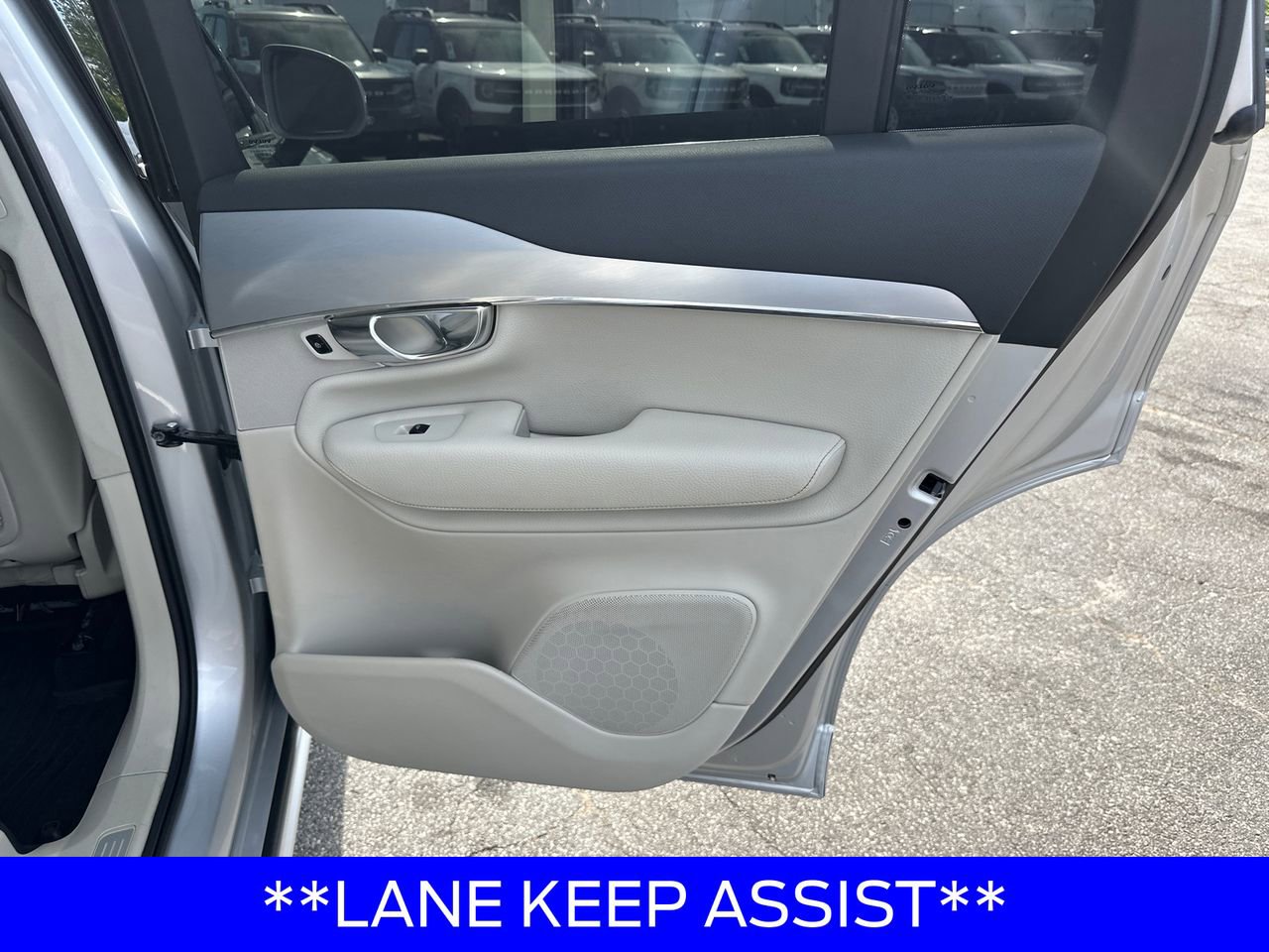 Used 2018 Volvo XC90 T5 Momentum w/ Convenience Package AWD/4WD image 16