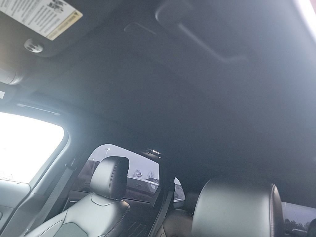 Certified 2022 Ford Edge ST-Line w/ Class II Trailer Tow Package image 35