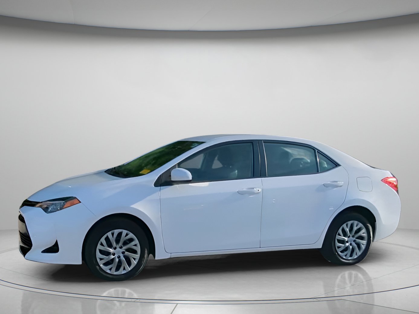 Used 2018 Toyota Corolla LE image 14