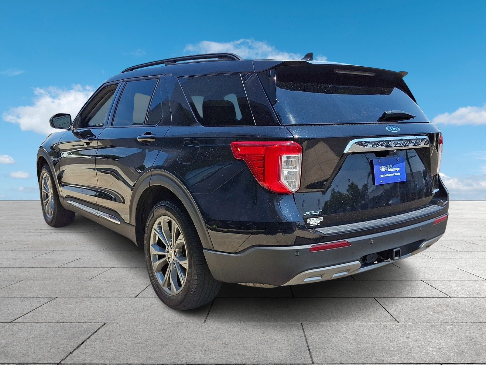 Certified 2023 Ford Explorer XLT w/ Equipment Group 202A AWD/4WD image 4