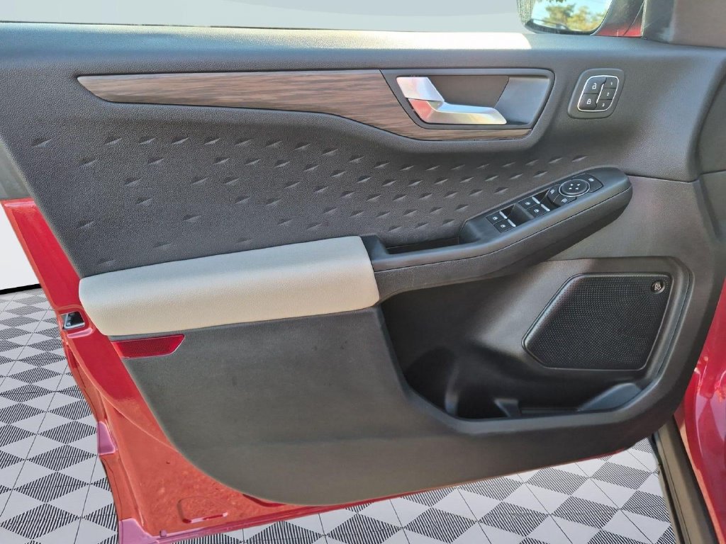 Certified 2020 Ford Escape Titanium AWD/4WD image 10