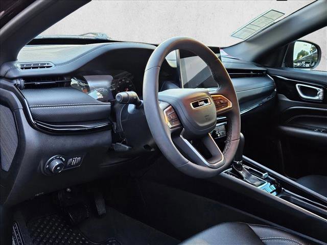 Used 2024 Jeep Compass Latitude w/ Convenience Group AWD/4WD image 10