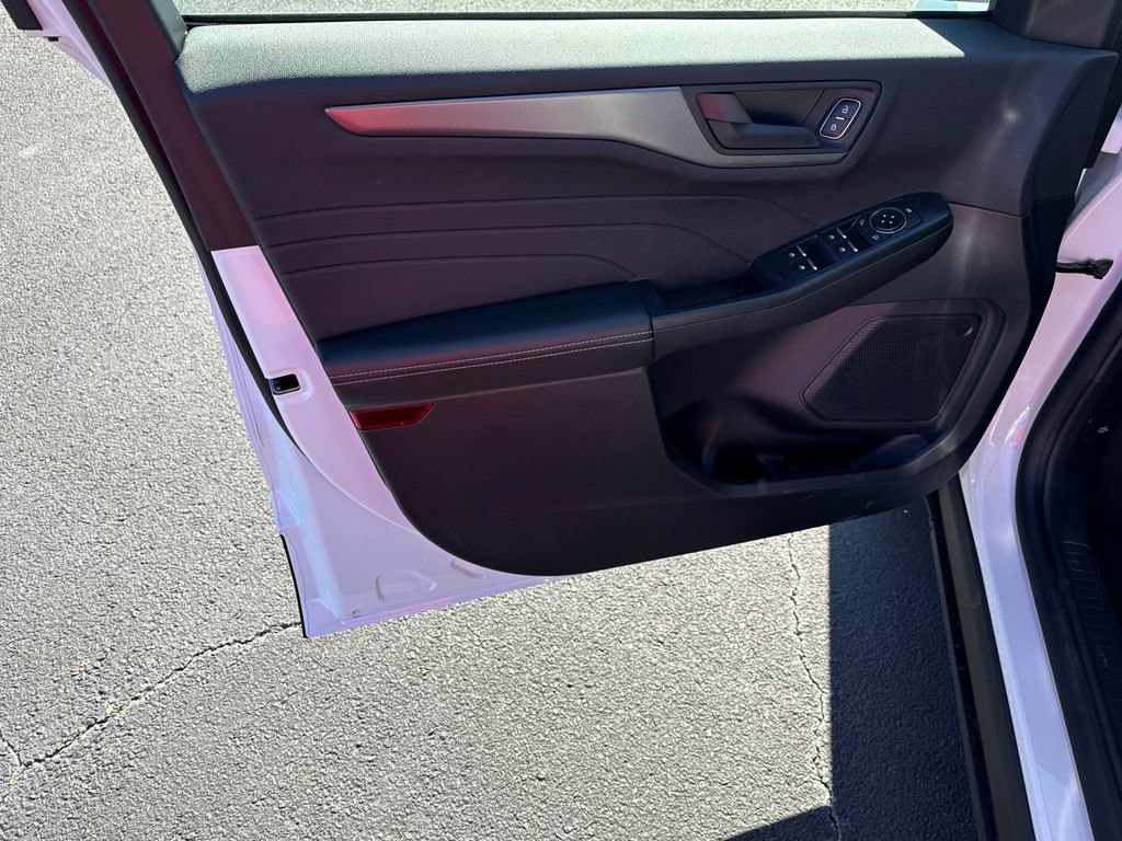 Certified 2026 Ford Escape Active w/ Cold Weather Package FWD image 10