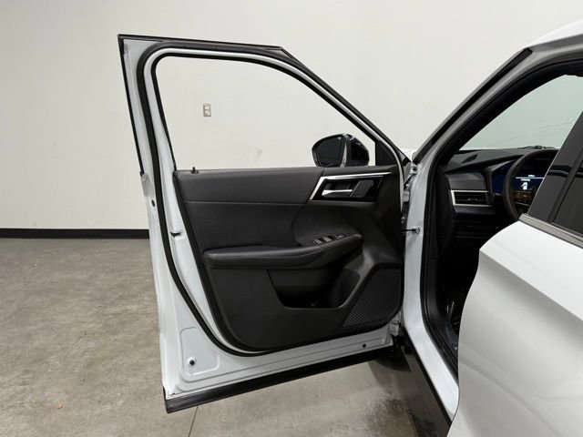 Used 2023 Mitsubishi Outlander SE Black Edition image 11