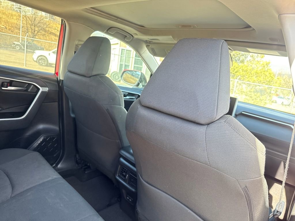 Used 2024 Toyota RAV4 XLE w/ Convenience Package image 27