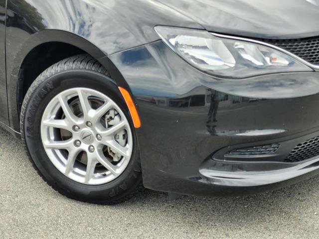 Used 2021 Chrysler Voyager LX FWD image 9