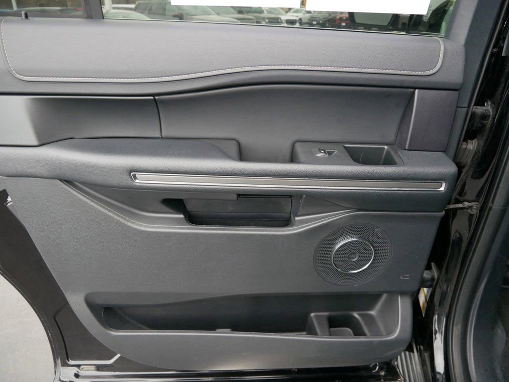 Certified 2024 Ford Expedition Max XLT image 12