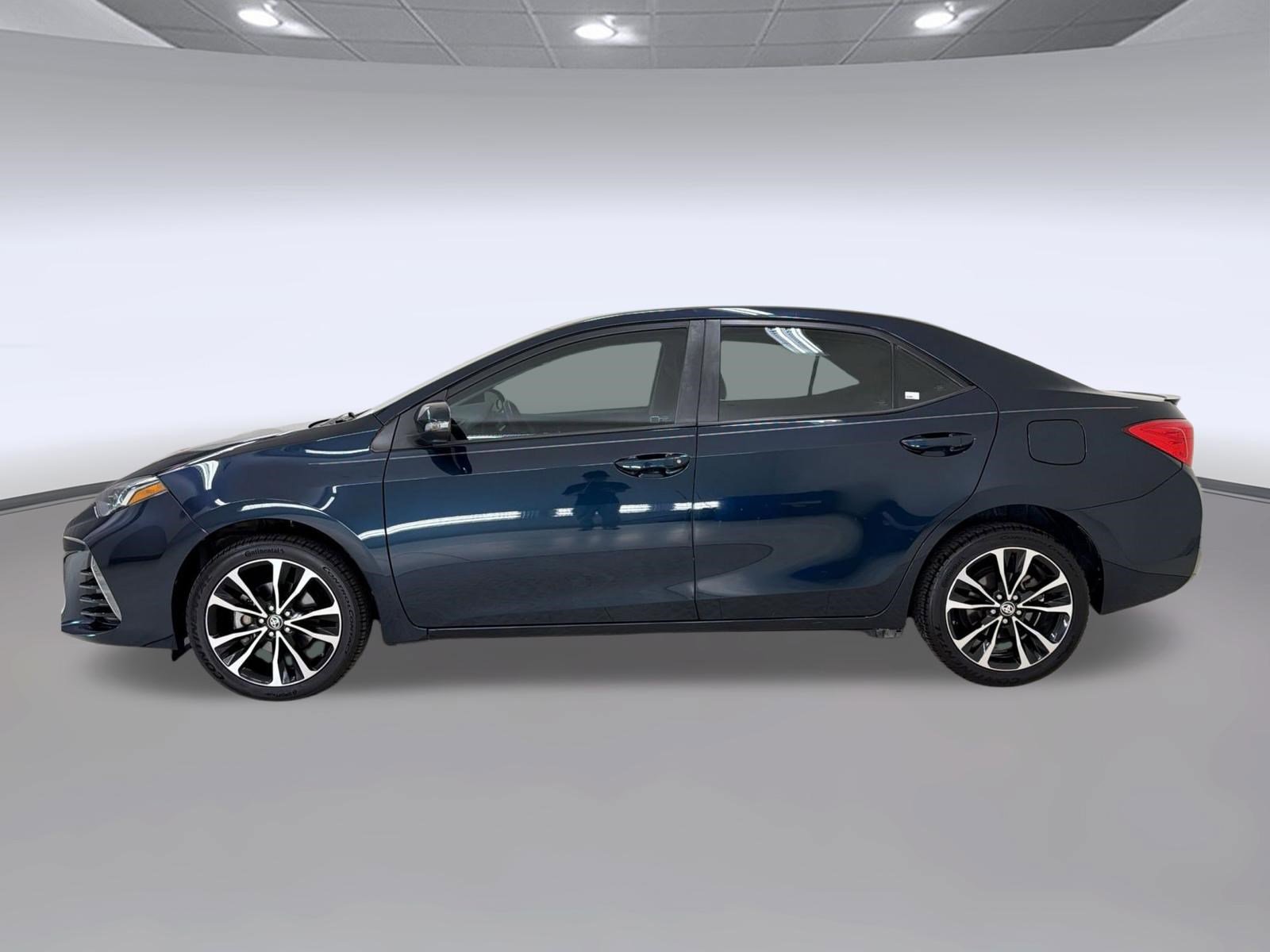 Used 2019 Toyota Corolla SE FWD image 2