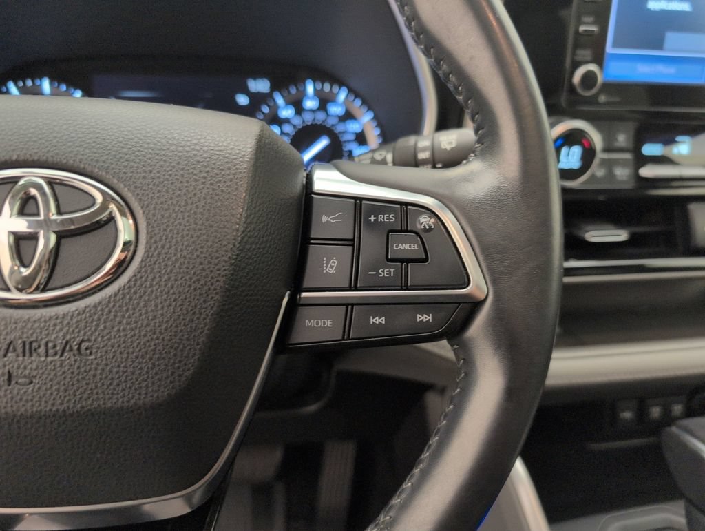 Used 2021 Toyota Highlander XLE FWD image 38