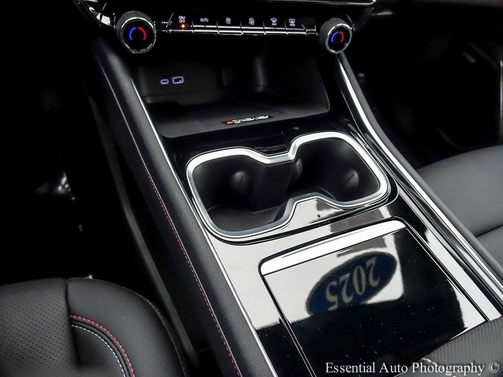 Used 2025 Chevrolet Traverse Z71 w/ Enhanced Driving Package image 20