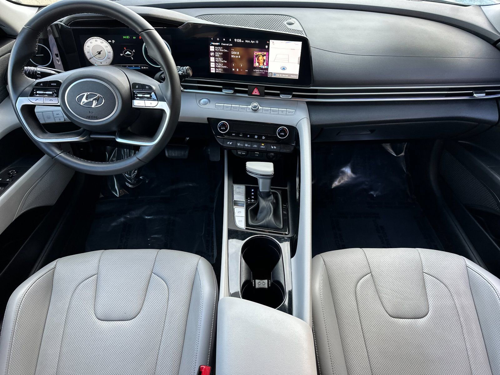 Used 2023 Hyundai Elantra Limited FWD image 12