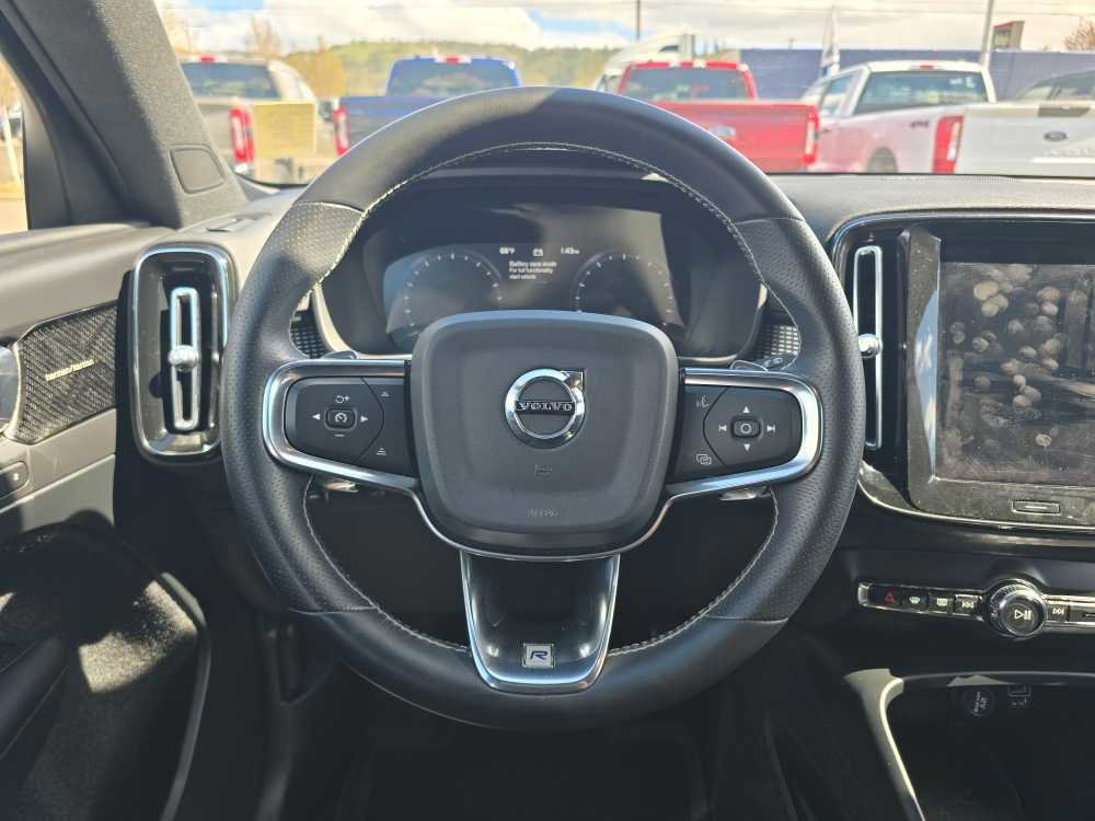 Used 2019 Volvo XC40 T5 R-Design image 11