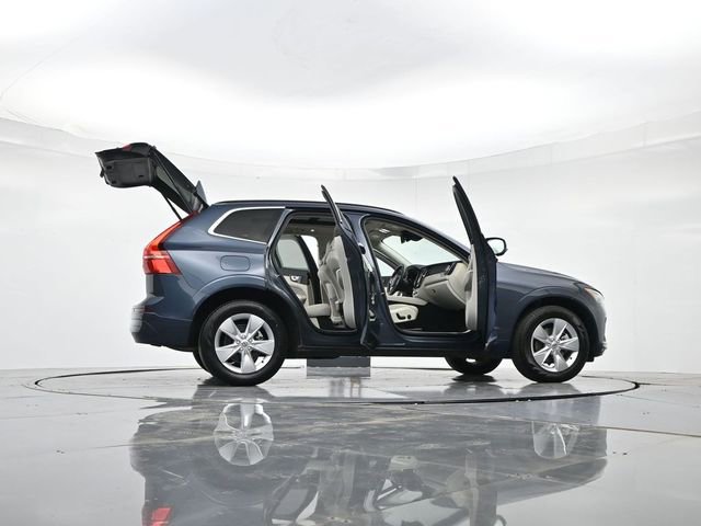 Used 2022 Volvo XC60 B5 Momentum image 51