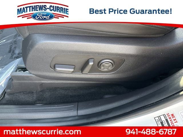 Used 2025 Kia Carnival FWD image 10