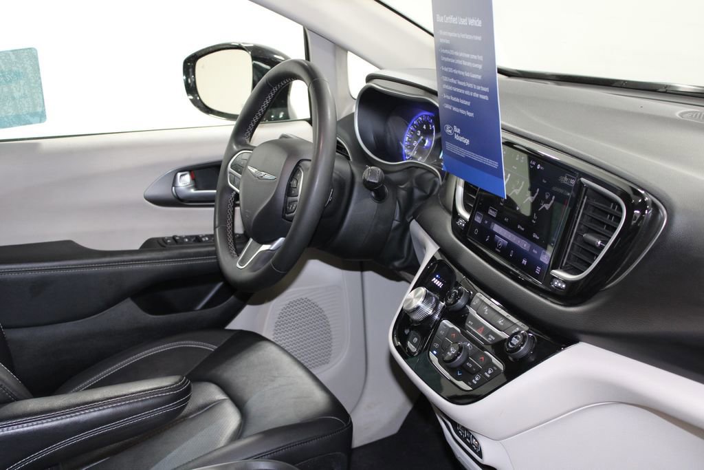 Used 2024 Chrysler Pacifica Touring-L image 31