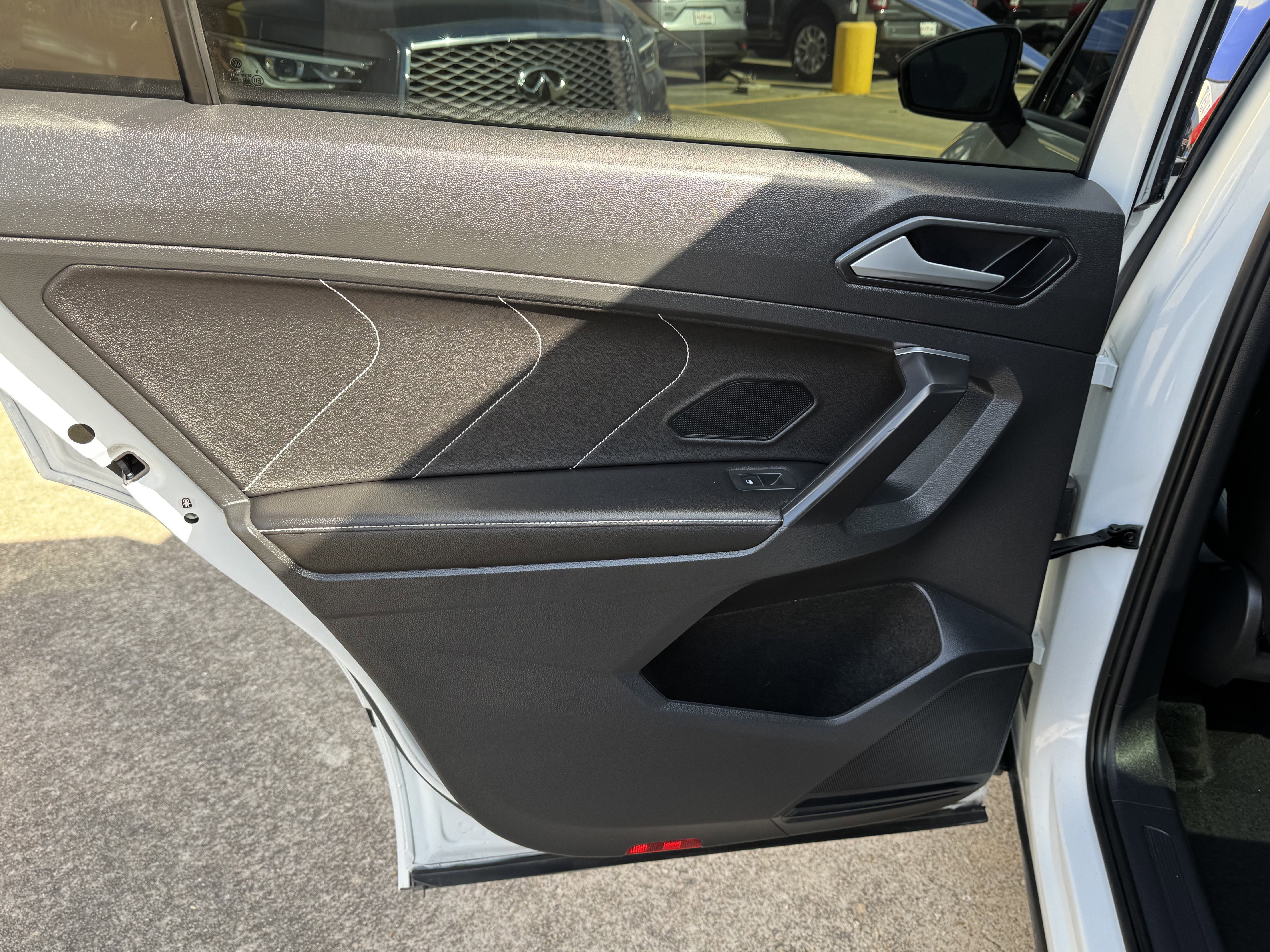 Used 2023 Volkswagen Tiguan SE R-Line image 14