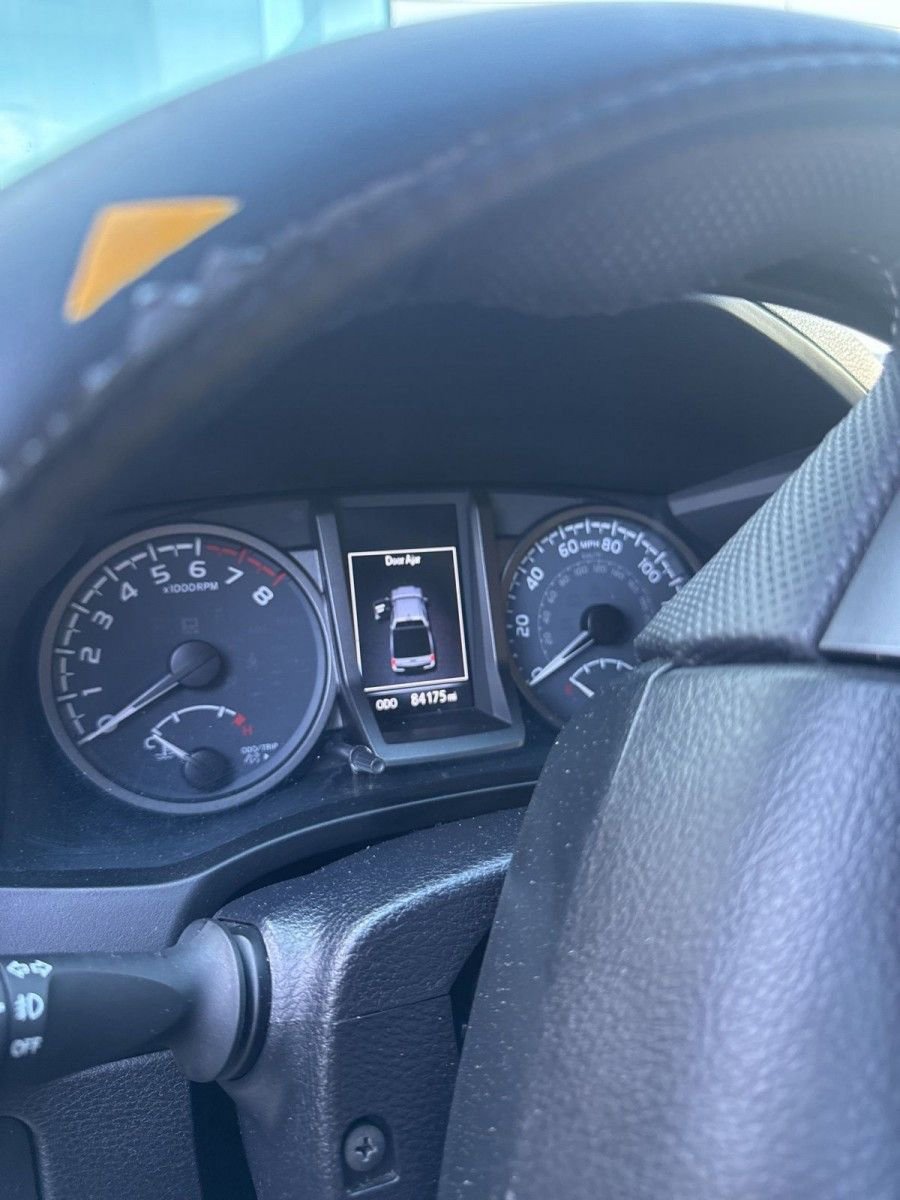 Used 2021 Toyota Tacoma TRD Sport w/ Technology Package image 9