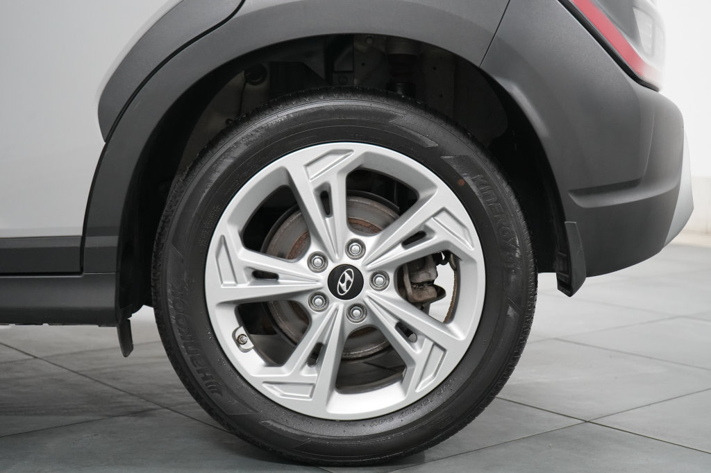 Used 2023 Hyundai Kona SEL AWD/4WD image 32