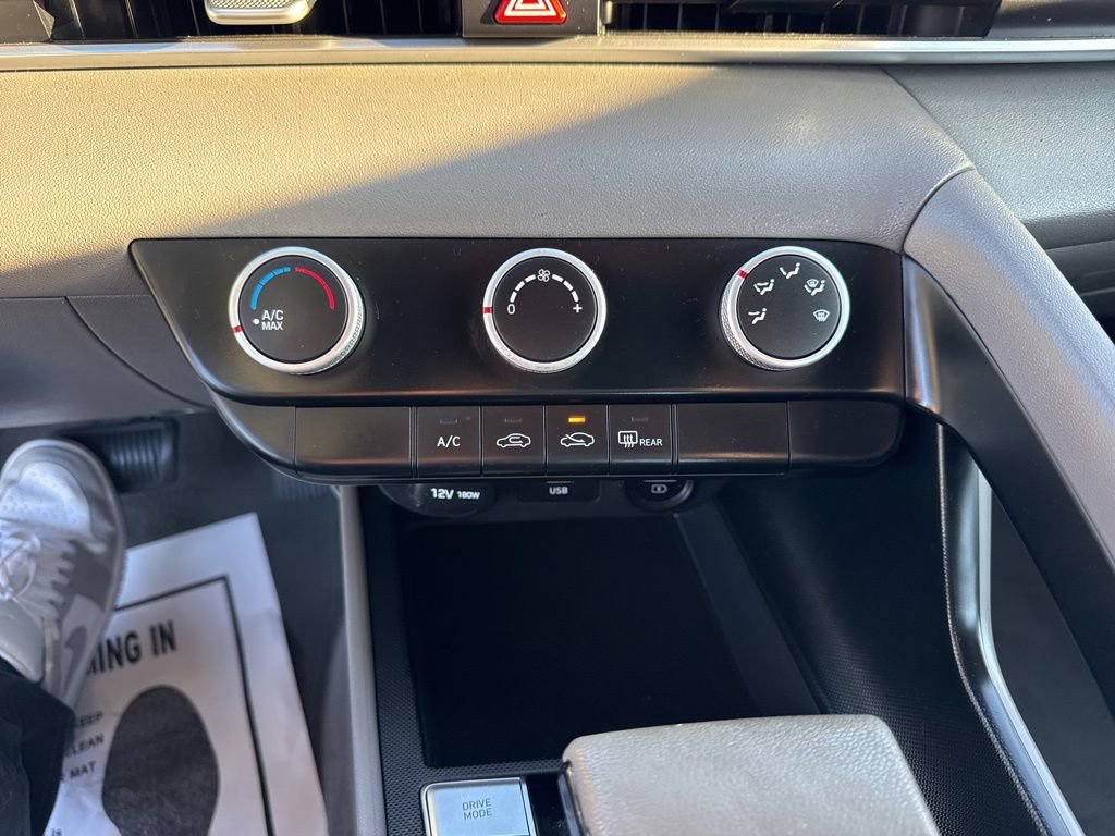 Used 2021 Hyundai Elantra SE image 19