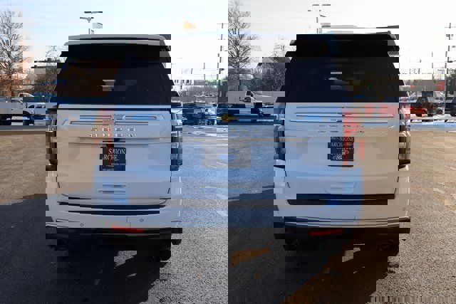 Used 2021 Chevrolet Suburban High Country image 3