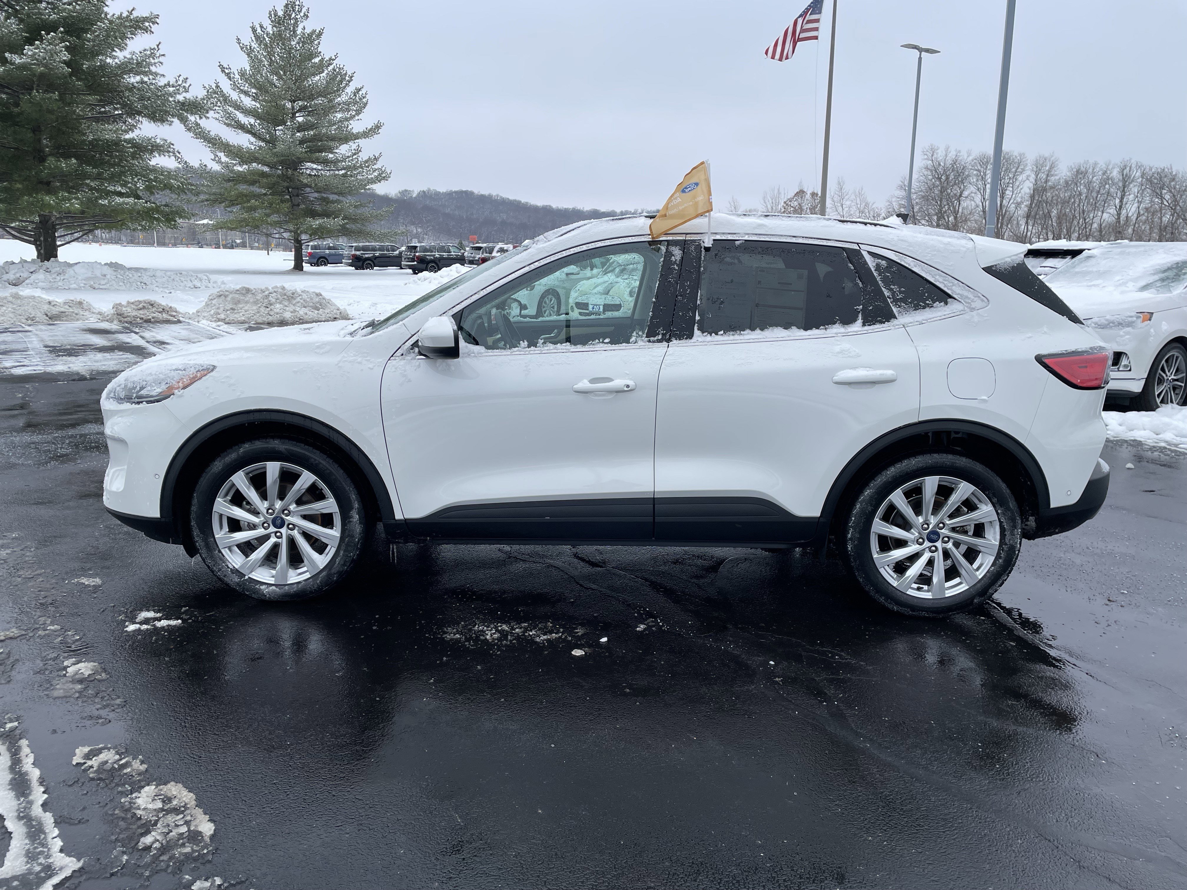 Certified 2022 Ford Escape Titanium w/ Titanium Elite Package image 2