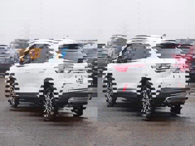 Certified 2022 Ford Escape SEL w/ Technology Package AWD/4WD image 3