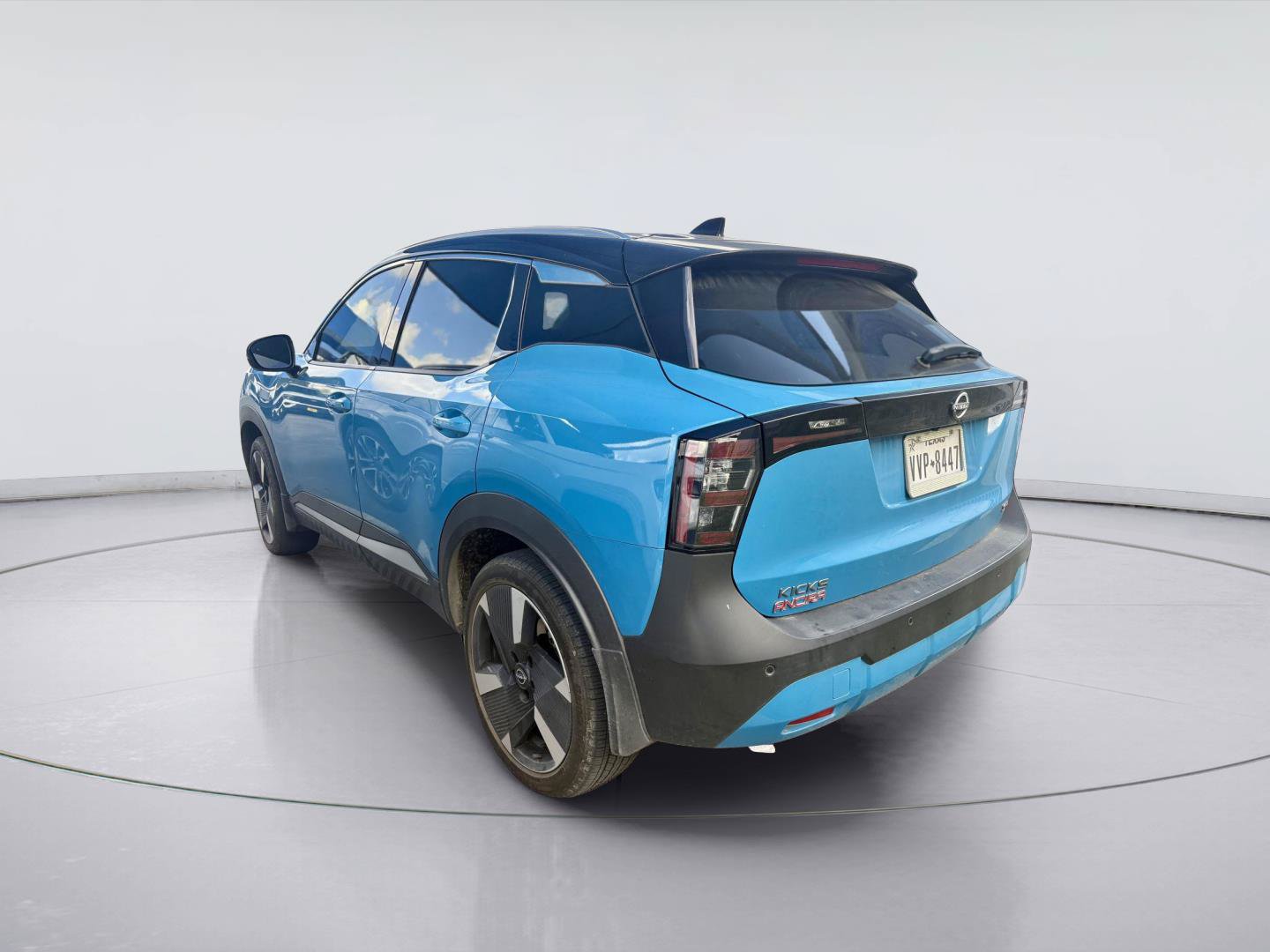 Used 2025 Nissan Kicks SR w/ SR Premium Package FWD image 7