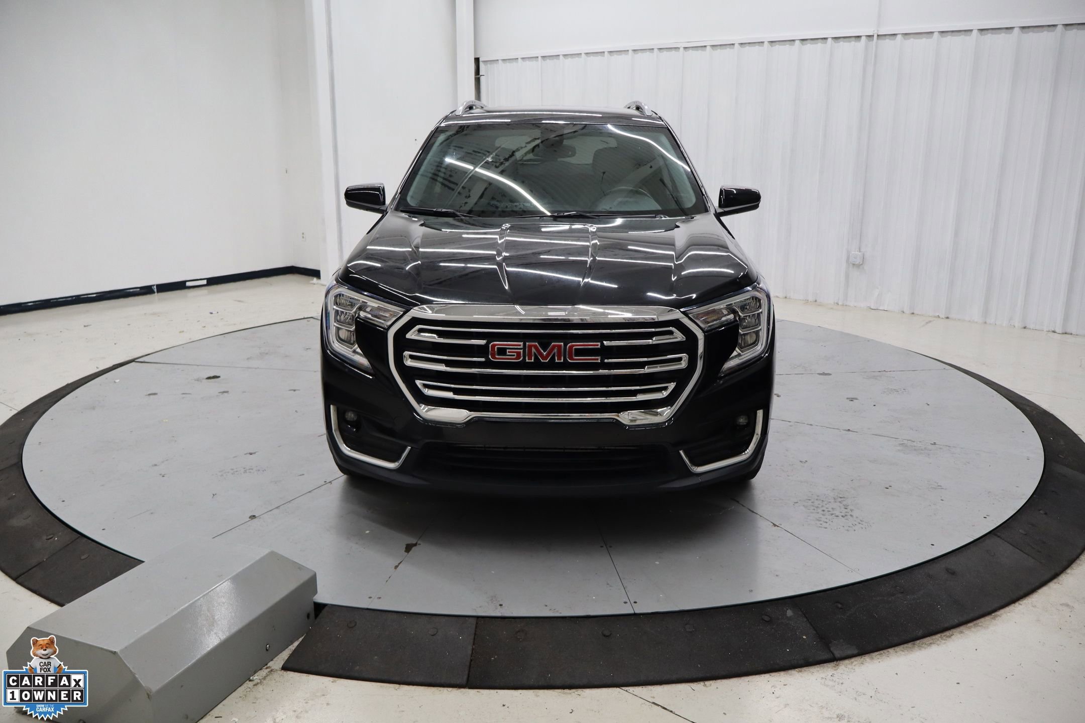 Used 2024 GMC Terrain SLT image 15