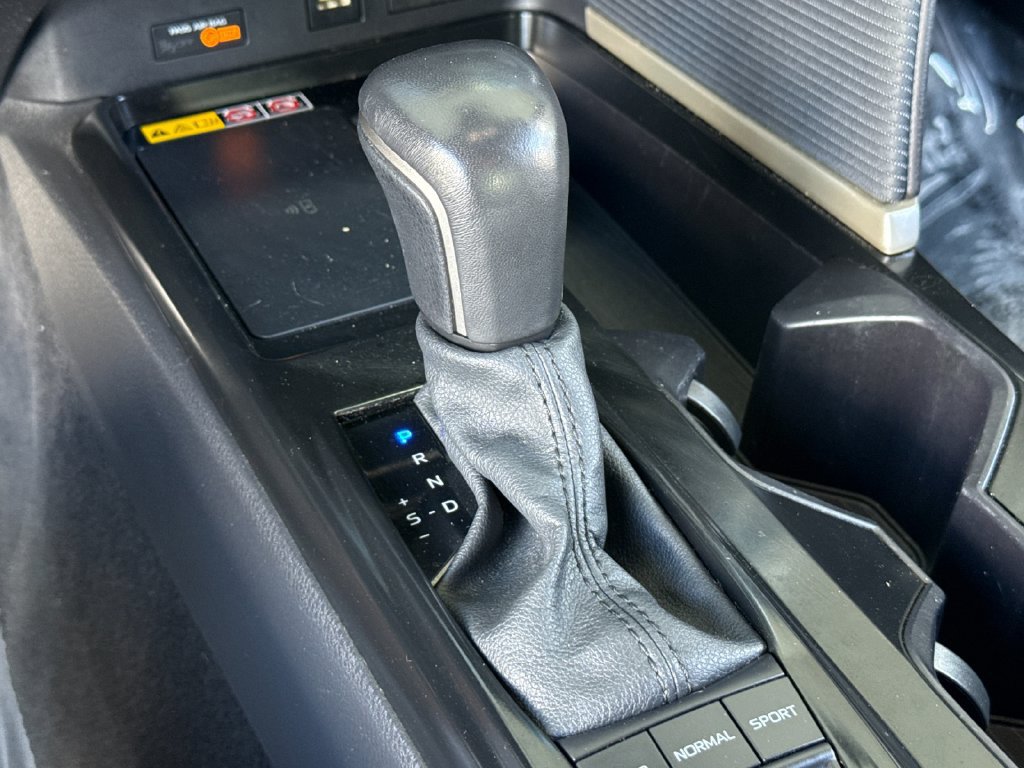 Used 2025 Toyota Camry SE FWD image 19