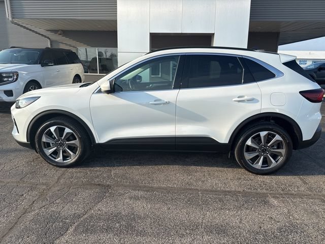 Certified 2023 Ford Escape Platinum AWD/4WD image 2