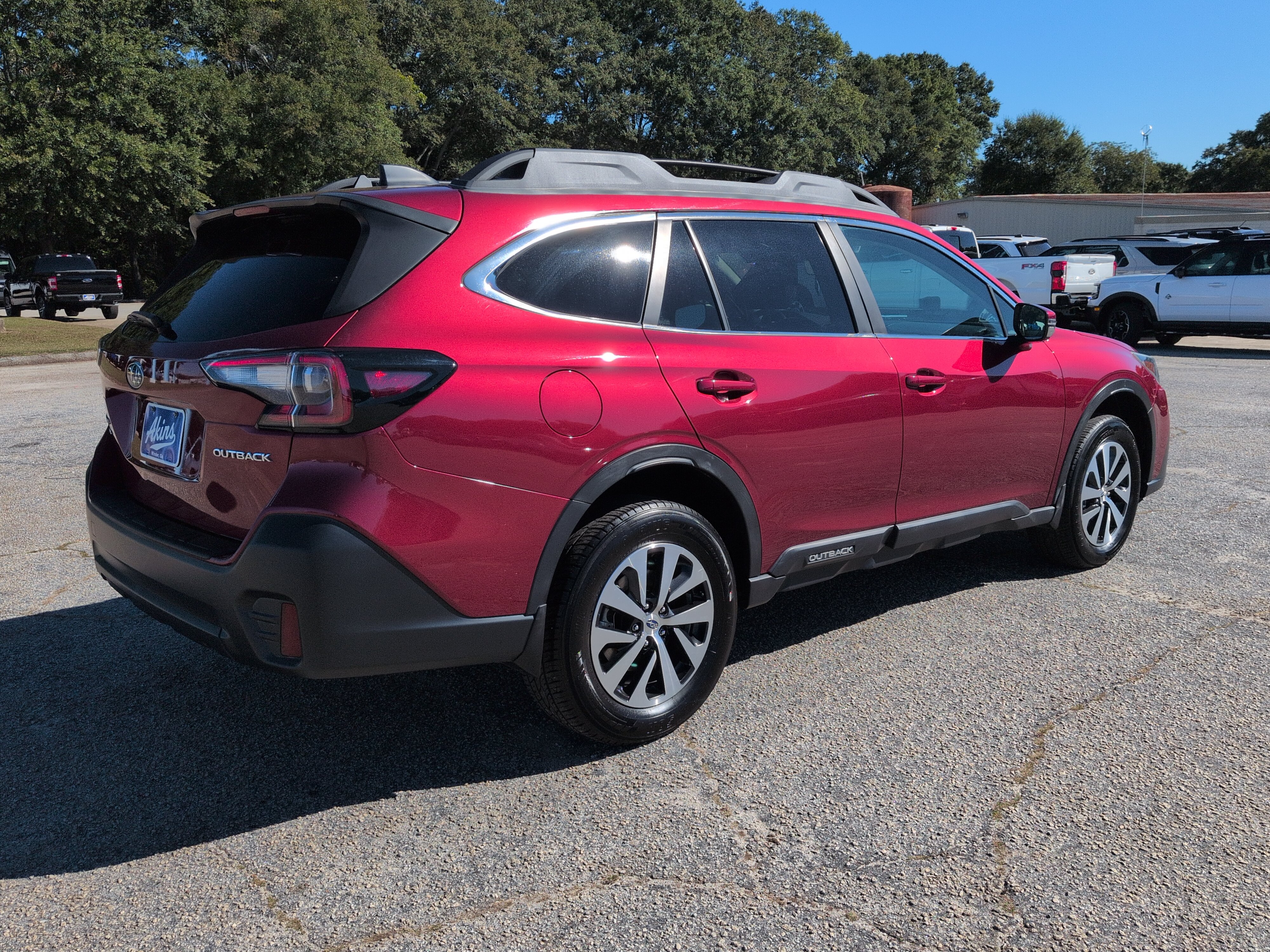Used 2022 Subaru Outback Premium AWD/4WD image 3