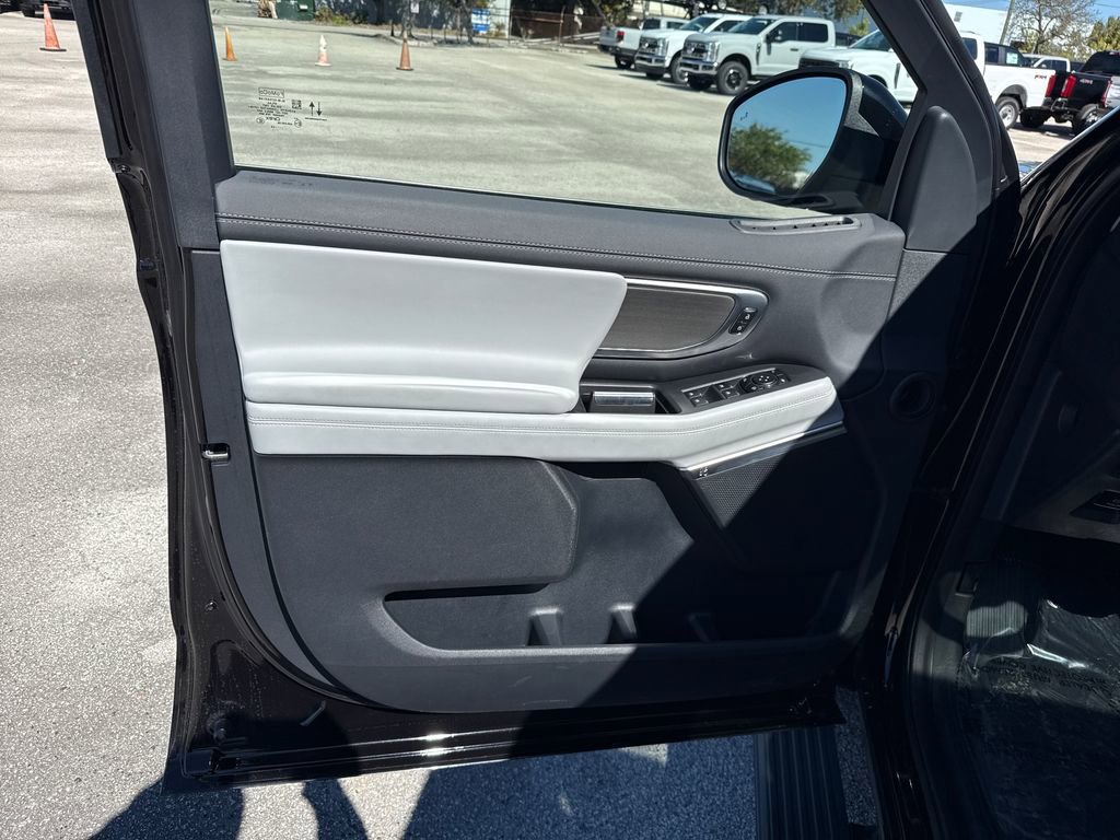 Certified 2025 Ford Expedition Max Platinum image 14