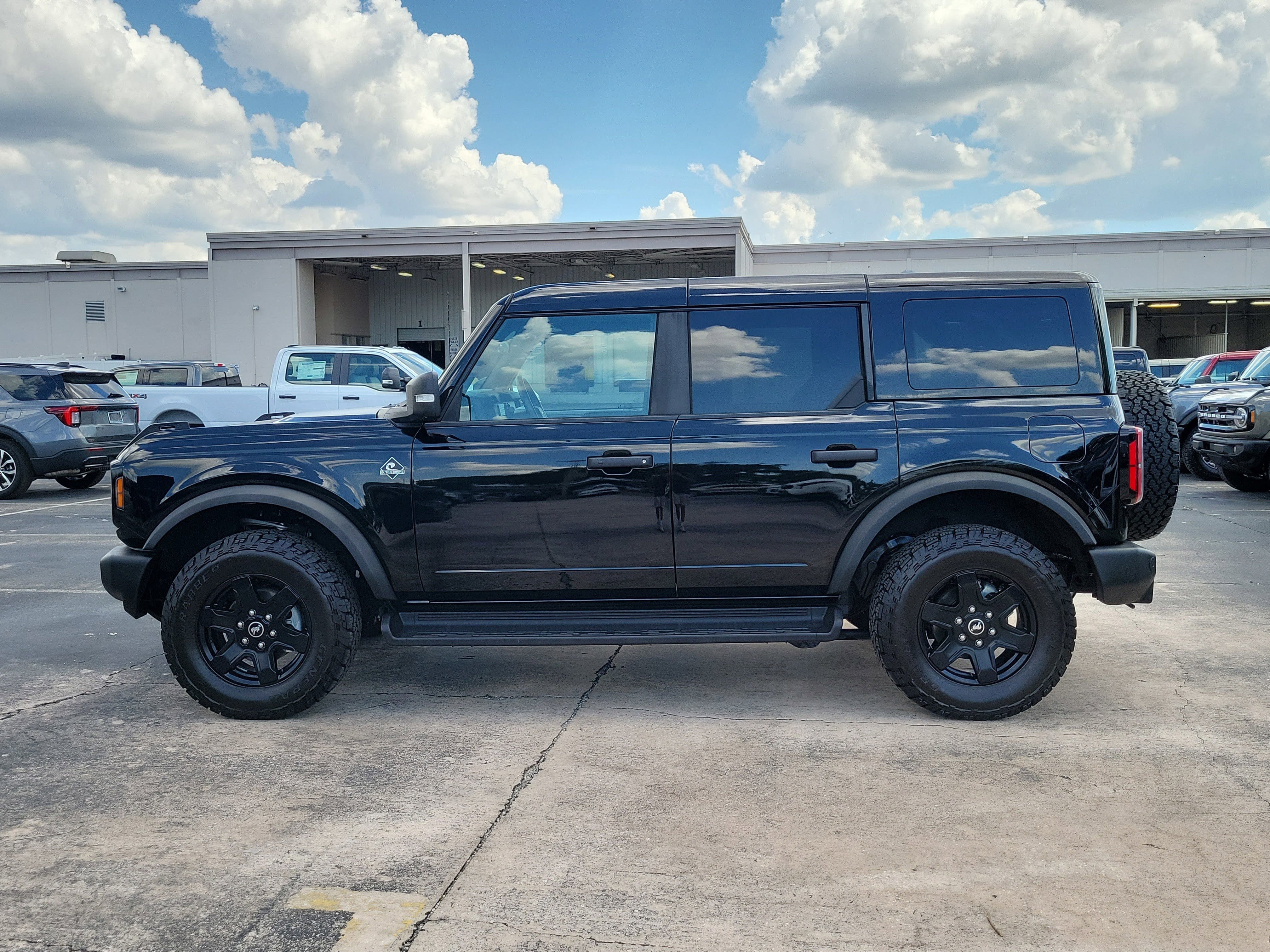 Certified 2025 Ford Bronco Outer Banks AWD/4WD image 6