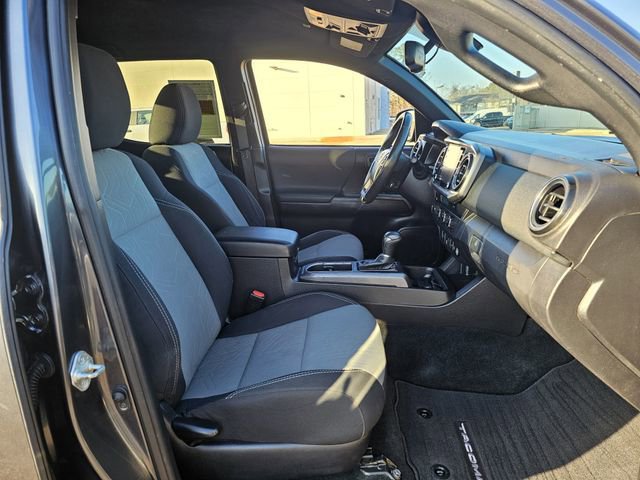 Used 2021 Toyota Tacoma TRD Off-Road image 24