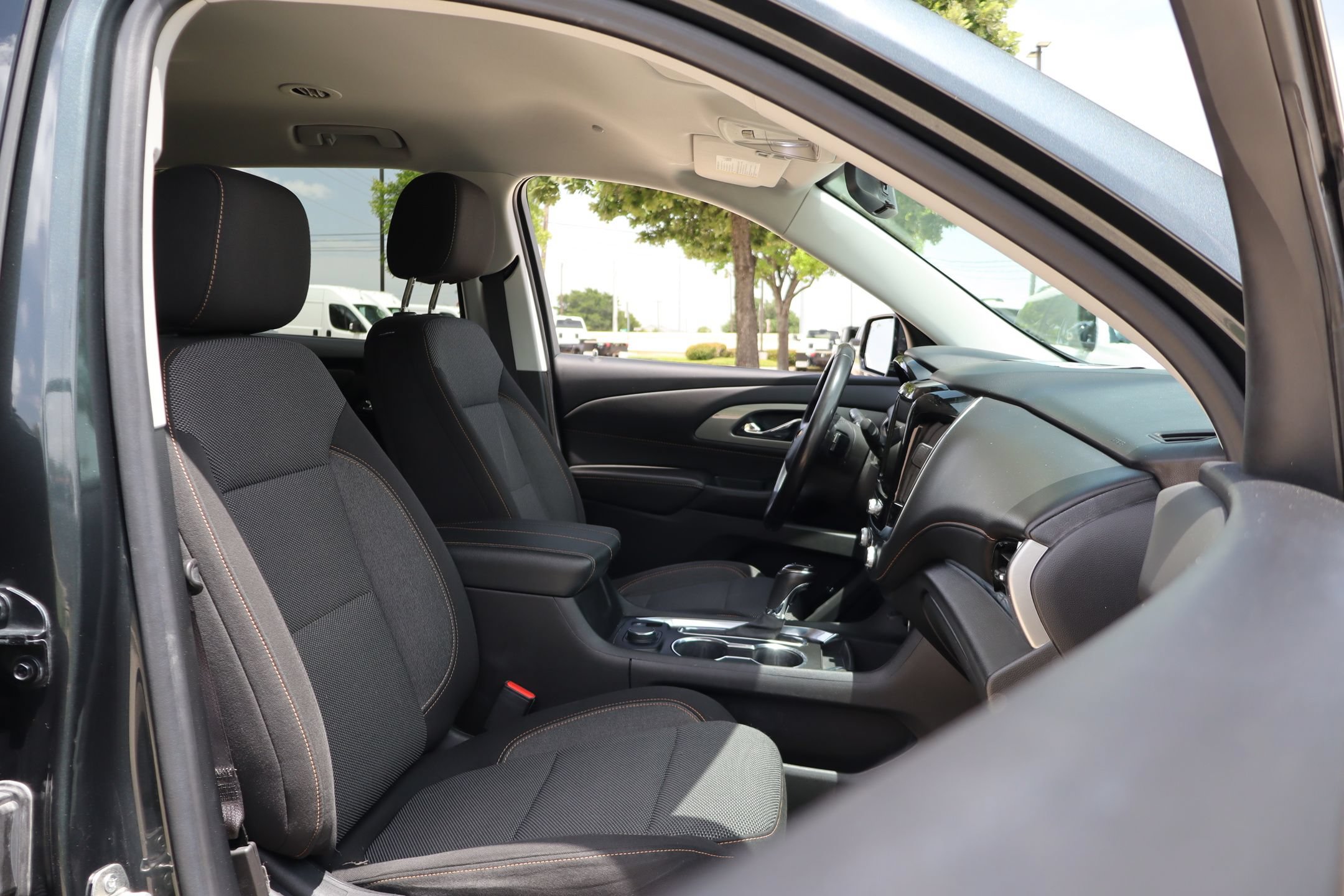 Used 2020 Chevrolet Traverse LT FWD image 31