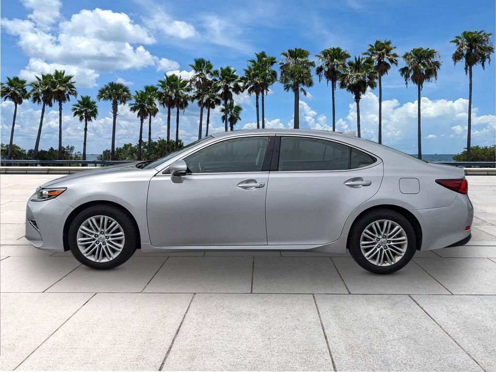 Used 2017 Lexus ES 350 w/ Premium Package image 4