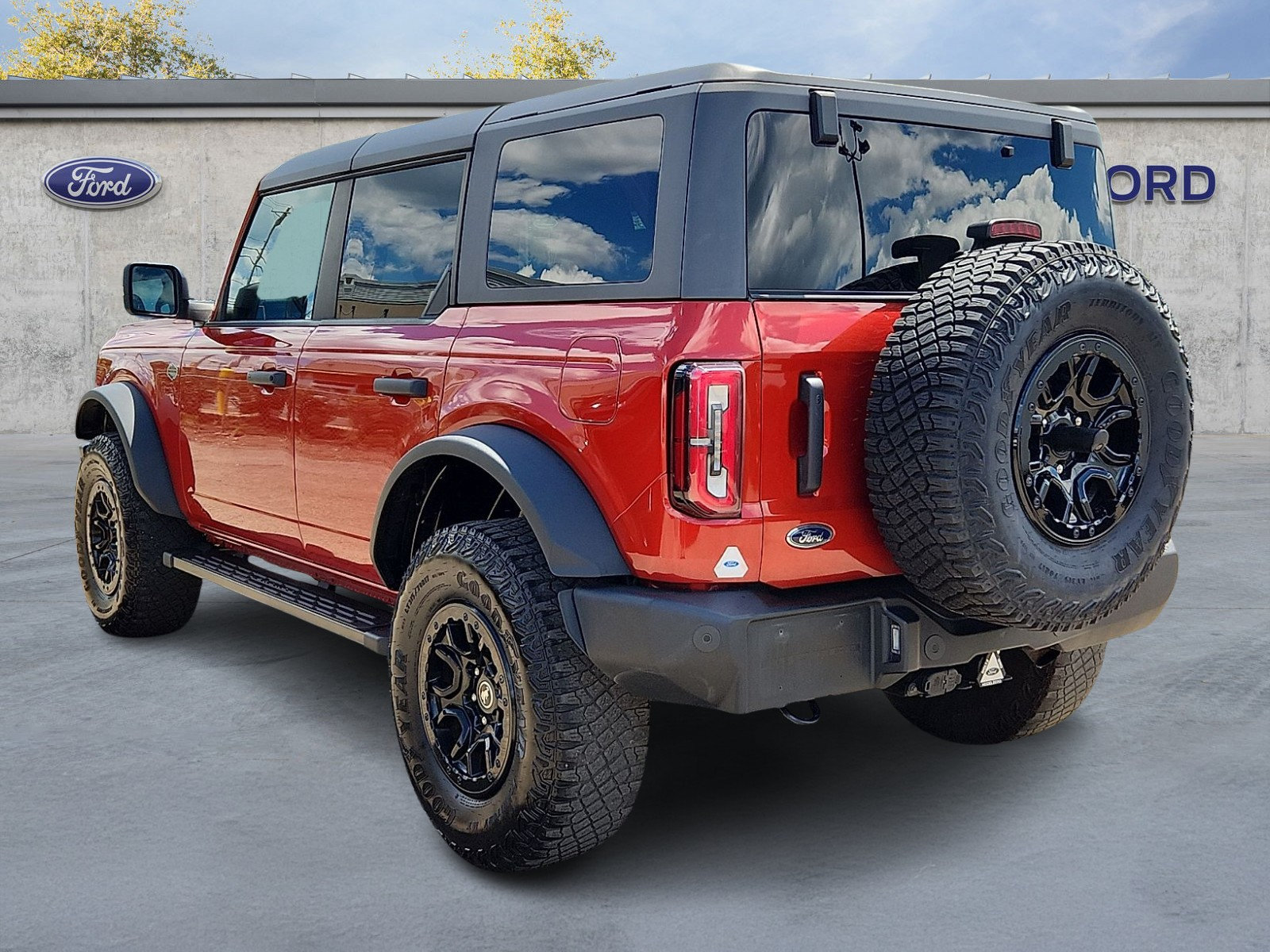 Certified 2024 Ford Bronco Wildtrak AWD/4WD image 4