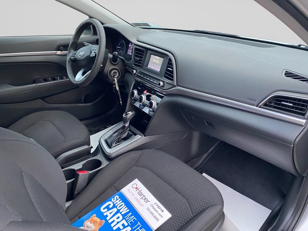 Used 2019 Hyundai Elantra SE w/ Cargo Package FWD image 10