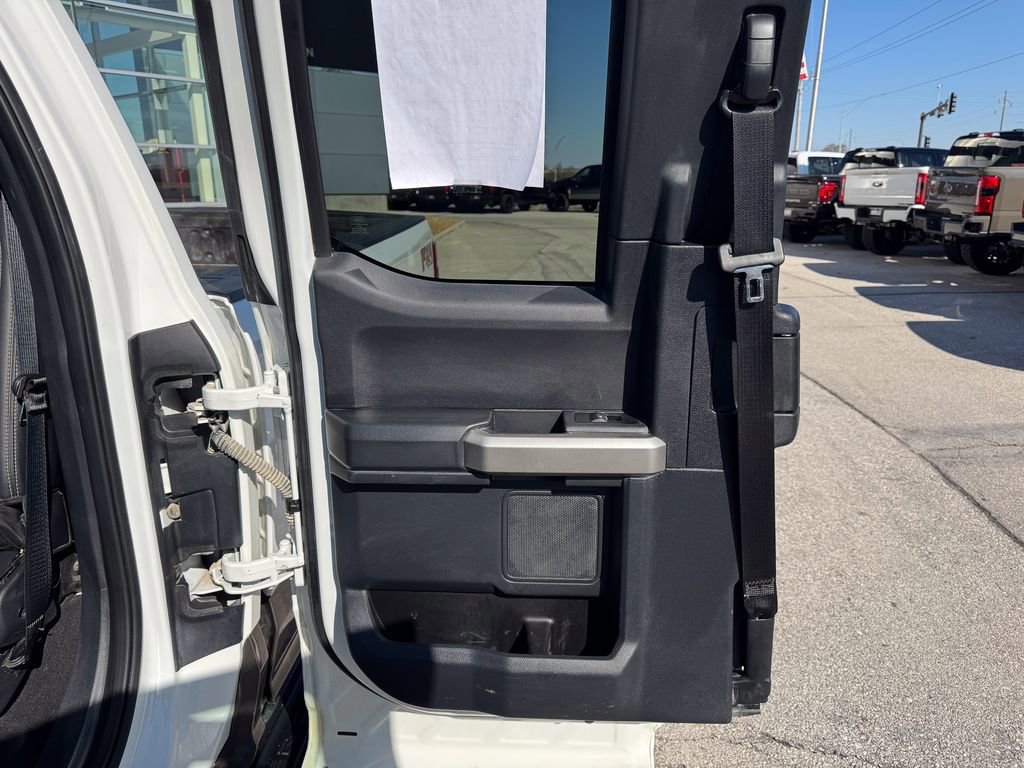 Certified 2022 Ford F350 Lariat w/ Chrome Package image 15