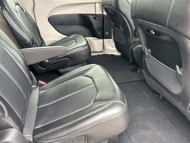 Used 2023 Chrysler Pacifica Touring-L FWD image 20