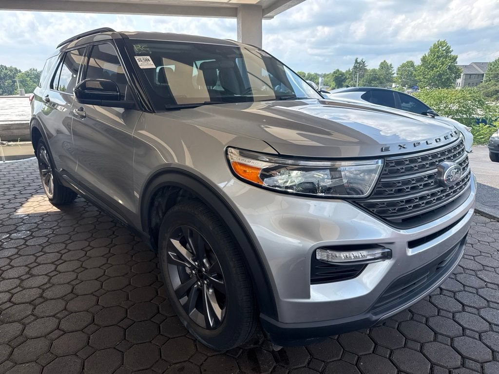 Certified 2023 Ford Explorer XLT w/ Equipment Group 202A AWD/4WD image 4