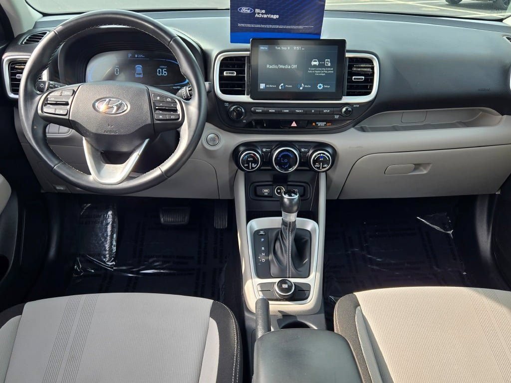 Used 2024 Hyundai Venue SEL FWD image 18