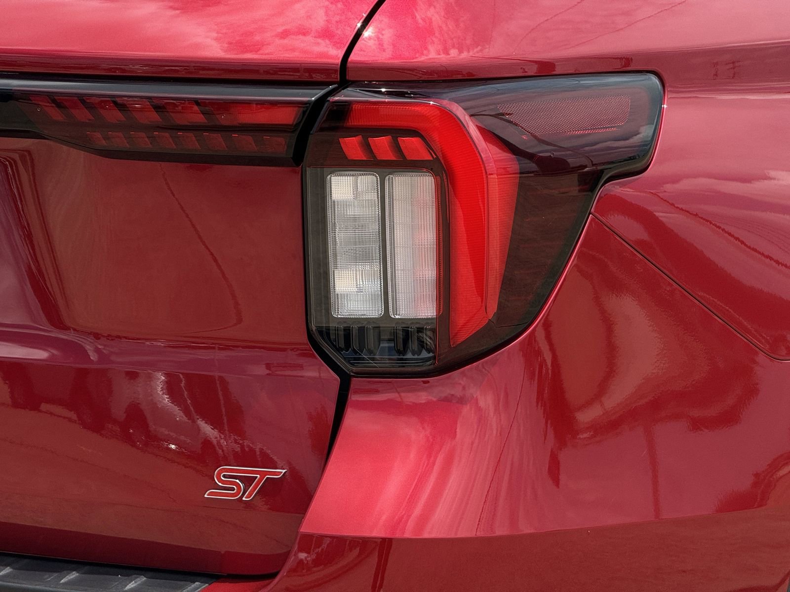 Certified 2025 Ford Explorer ST AWD/4WD image 11