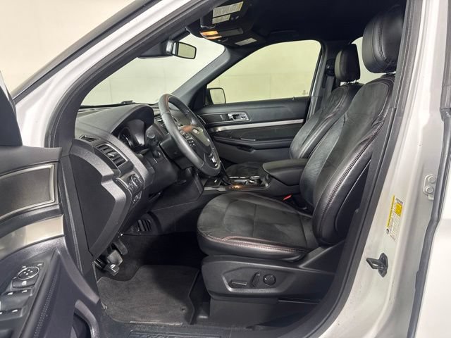 Certified 2019 Ford Explorer XLT w/ Equipment Group 202A AWD/4WD image 9